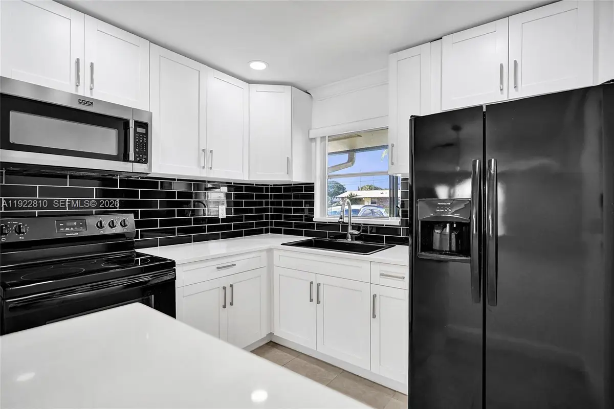 2915 Crosley Dr W #J, West Palm Beach, FL 33415 - Image #1