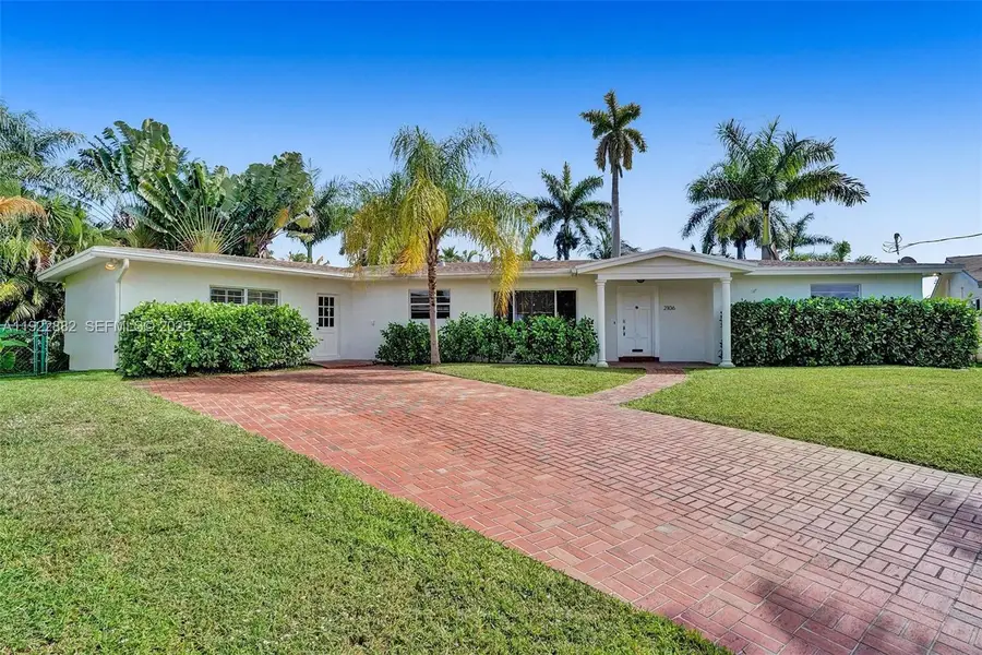 2106 NE 16th Ave, Wilton Manors, FL 33305 - Image #2