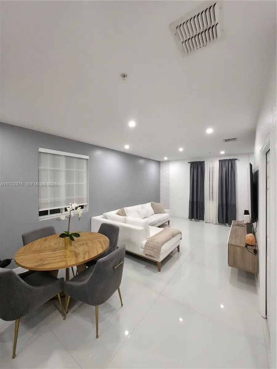 111 NW 2nd Ave #2, Hallandale Beach, FL 33009 - Image #2