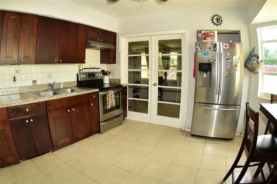 2812 Wiley St, Hollywood, FL 33020 - Image #2
