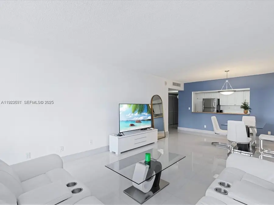 19370 E Collins Ave #625, Sunny Isles Beach, FL 33160 - Image #3