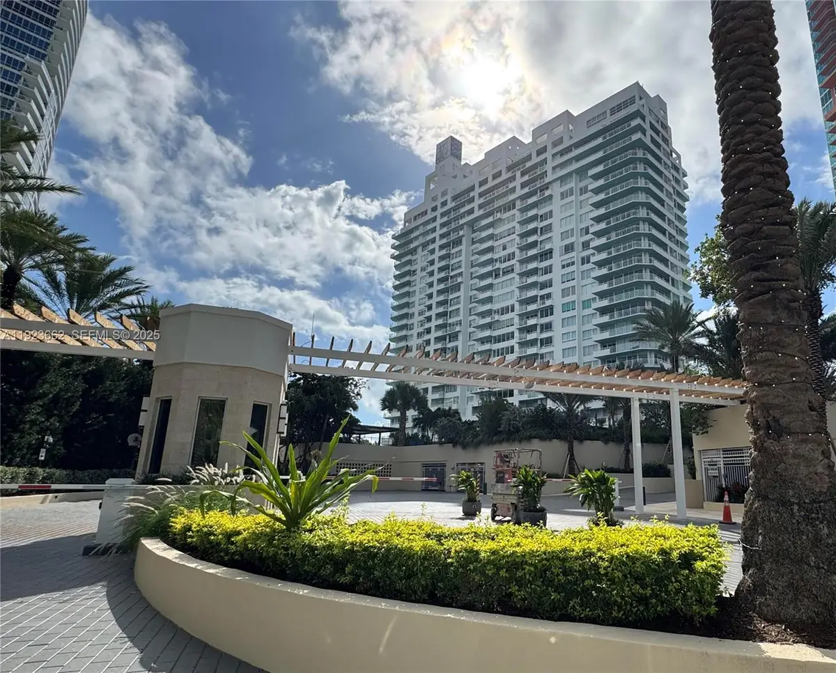 400 S Pointe Dr #1610, Miami Beach, FL 33139 - Image #1