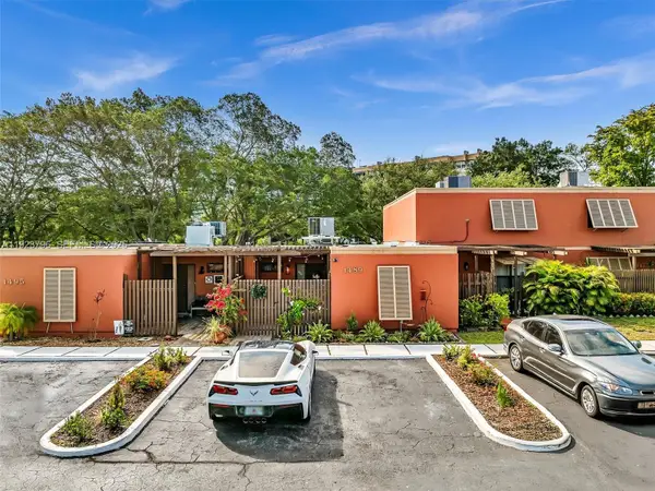 1489 Fairway Rd, Pembroke Pines, FL 33026