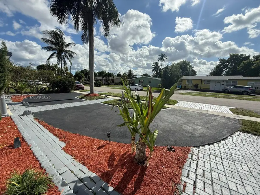 4411 NW 34th St, Lauderdale Lakes, FL 33319 - Image #3