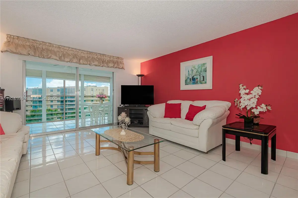 401 SE 3rd St #507, Dania Beach, FL 33004 - Image #1