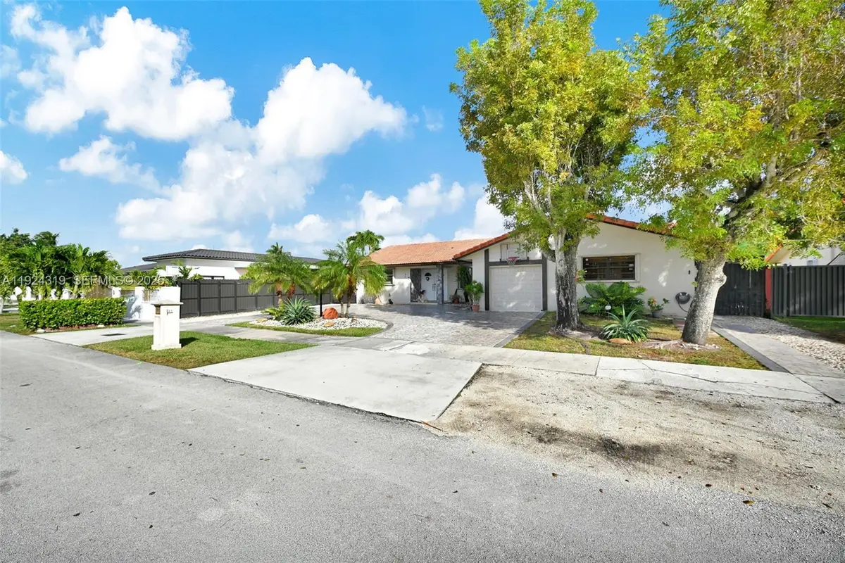 31 NW 133rd Pl, Miami, FL 33182 - Image #1