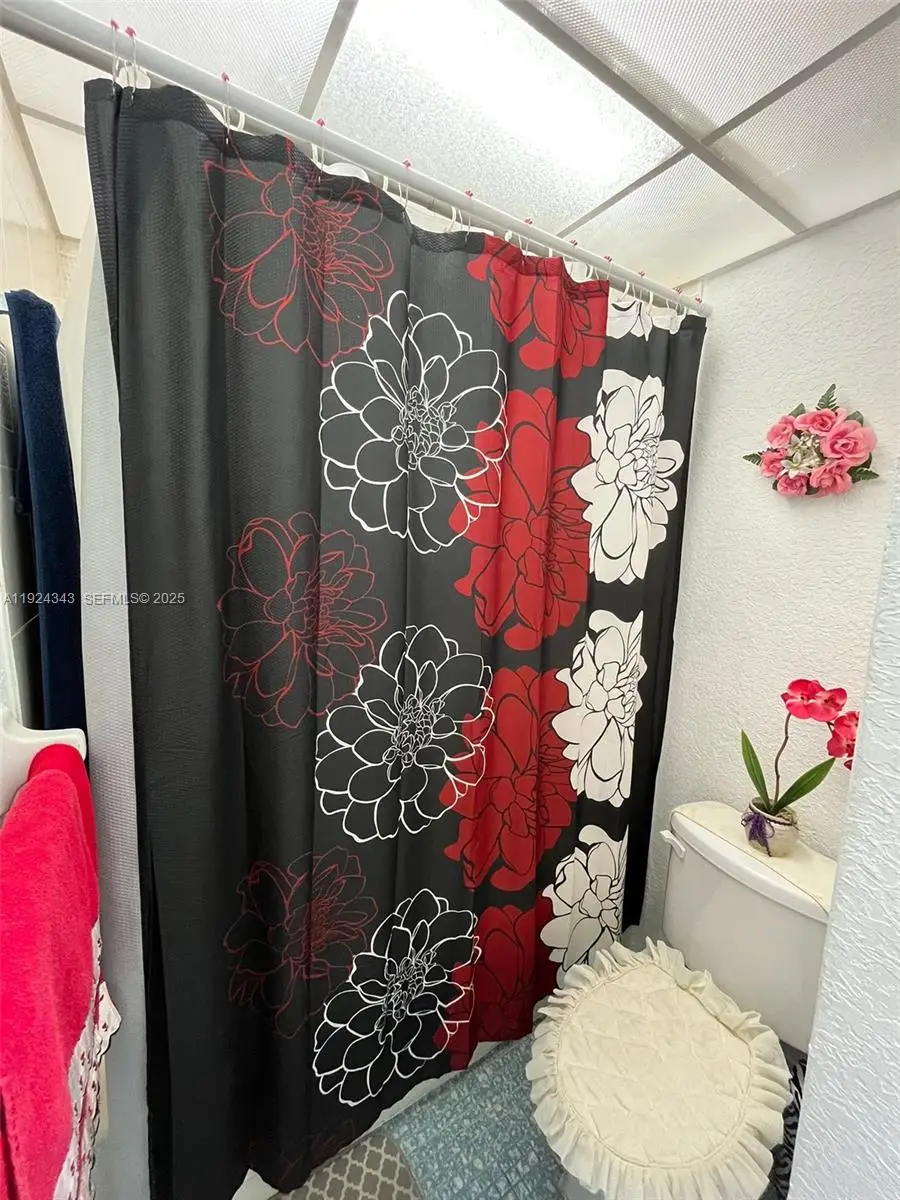 525 W 69th St #207, Hialeah, FL 33014 - Image #2