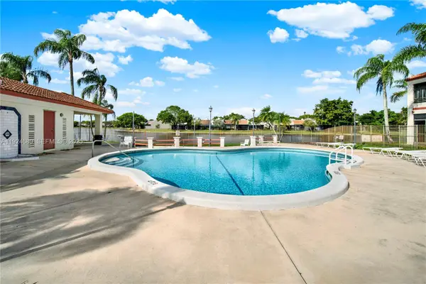 1236 N Hiatus Rd #1236, Pembroke Pines, FL 33026