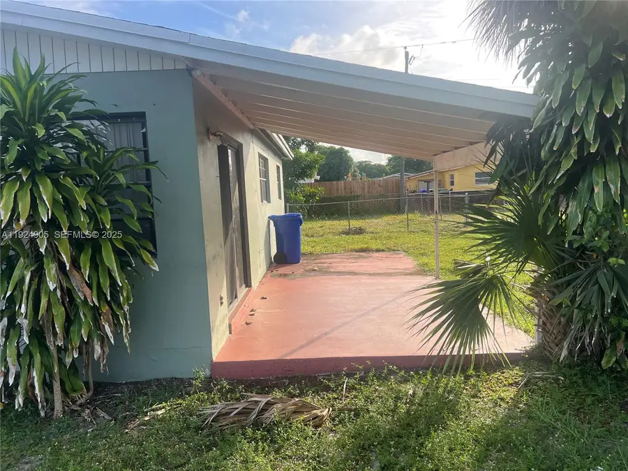 1040 NW 24th Ave, Fort Lauderdale, FL 33311 - Image #2