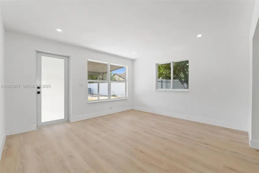 2285 NW 89th St, Miami, FL 33147 - Image #2