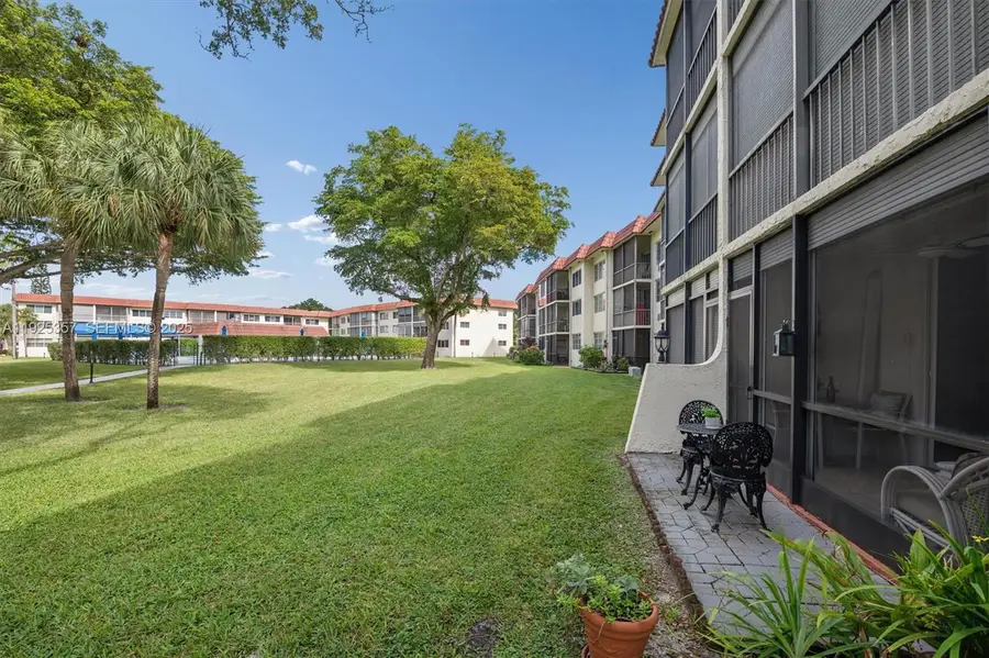 9511 N Hollybrook Lake Dr #108, Pembroke Pines, FL 33025 - Image #2