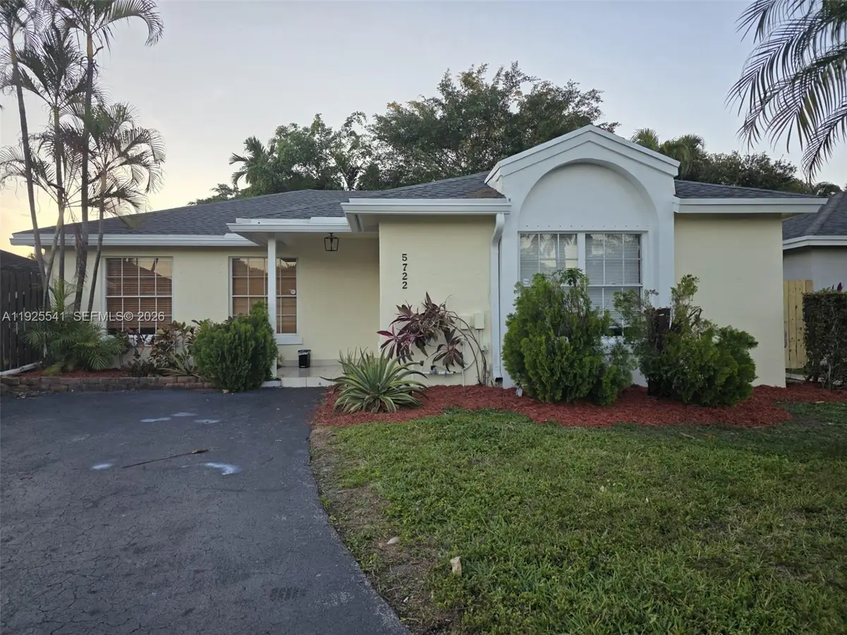 5722 NW 101st Ct, Doral, FL 33178 - Image #1
