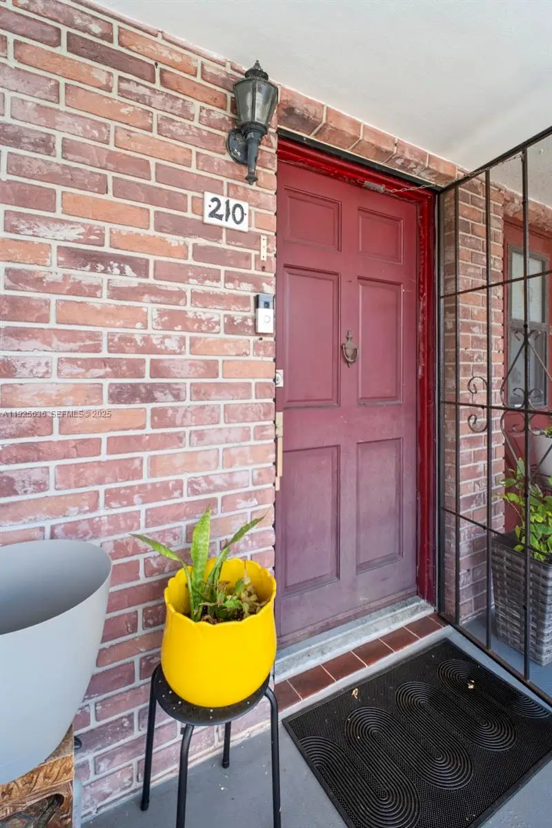 1050 Atlantic Shores Blvd #210, Hallandale Beach, FL 33009 - Image #2