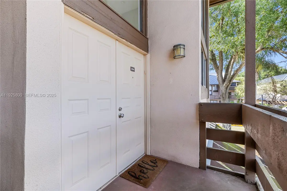 120 SW 96th Ter #204, Plantation, FL 33324 - Image #1