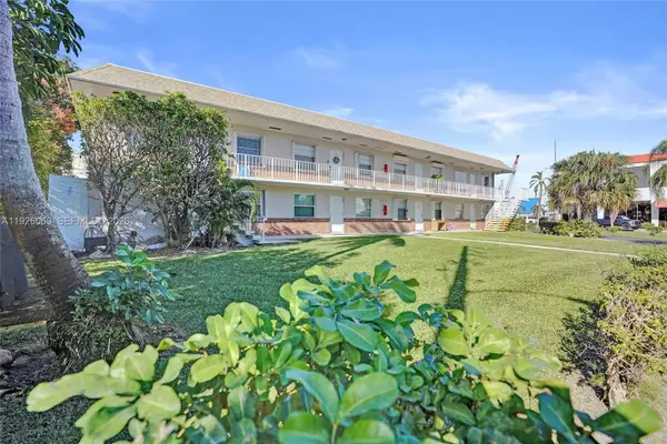 243 Castlewood Dr #2, North Palm Beach, FL 33408