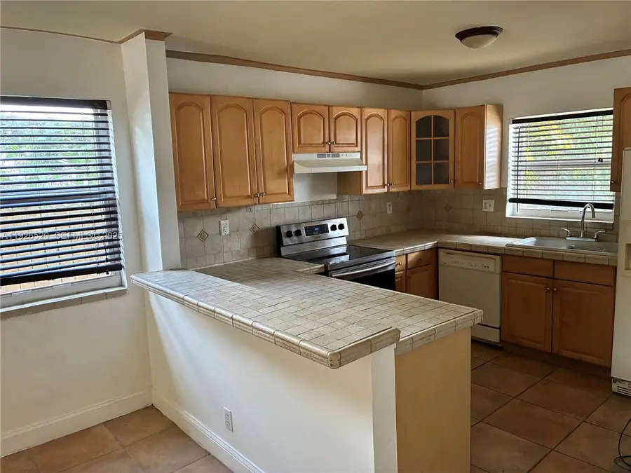 13514 NE 23rd Pl, North Miami, FL 33181 - Image #3