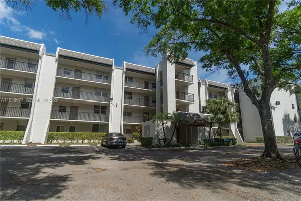 9235 Lagoon Pl #404, Davie, FL 33324