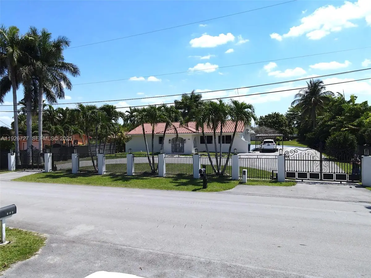 165 SW 130th Ave, Miami, FL 33184 - Image #1