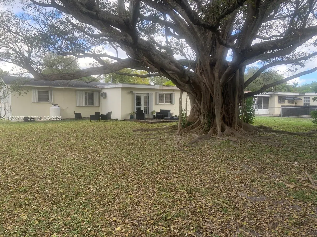 1420 North Dr, Miami, FL 33179 - Image #1