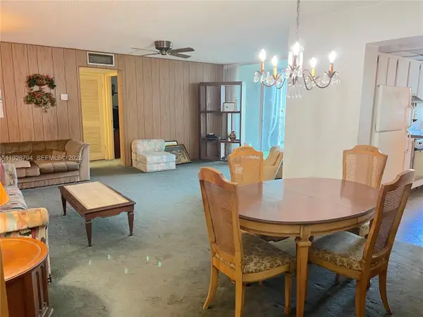 942 NE 199th St #2B, Miami, FL 33179