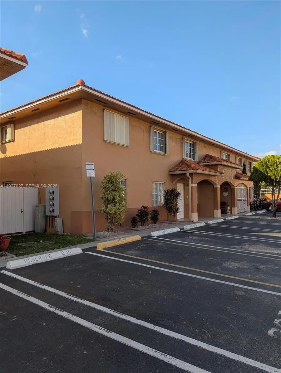 2485 W 76th St Apt 109, Hialeah, FL 33016 - Image #2