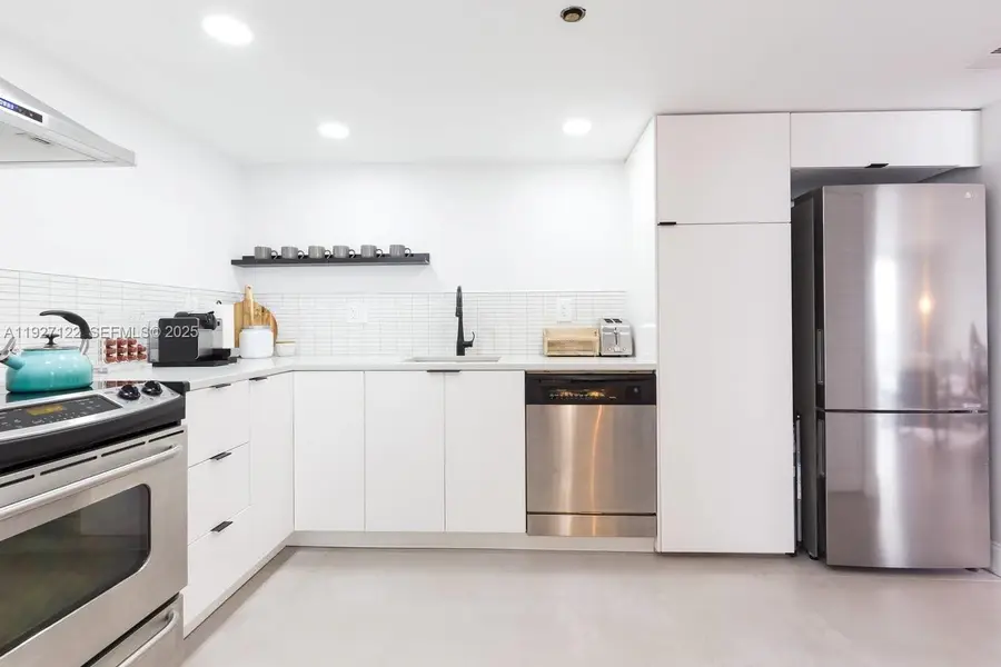 17600 N Bay Rd #N403, Sunny Isles Beach, FL 33160 - Image #3