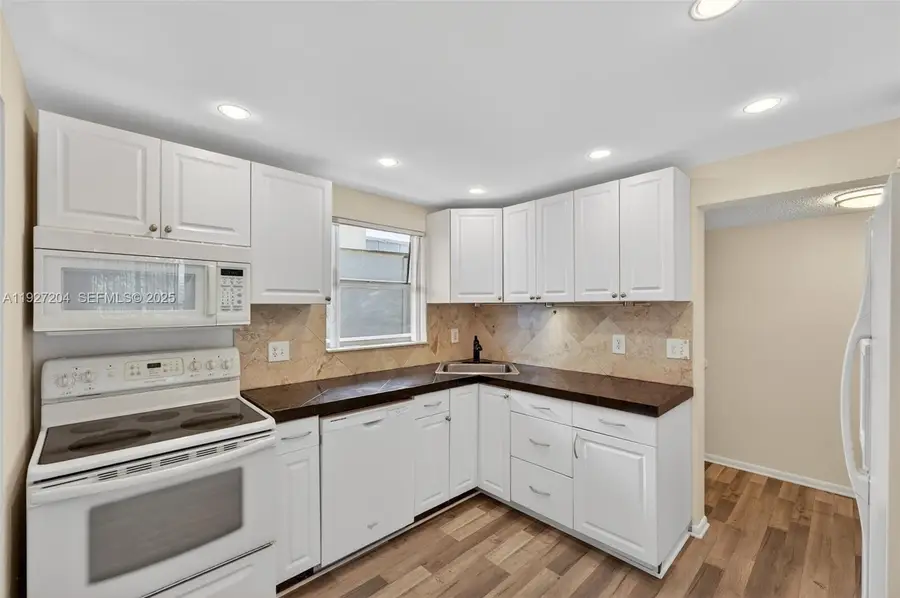 3100 Riverside Dr #305, Coral Springs, FL 33065 - Image #3