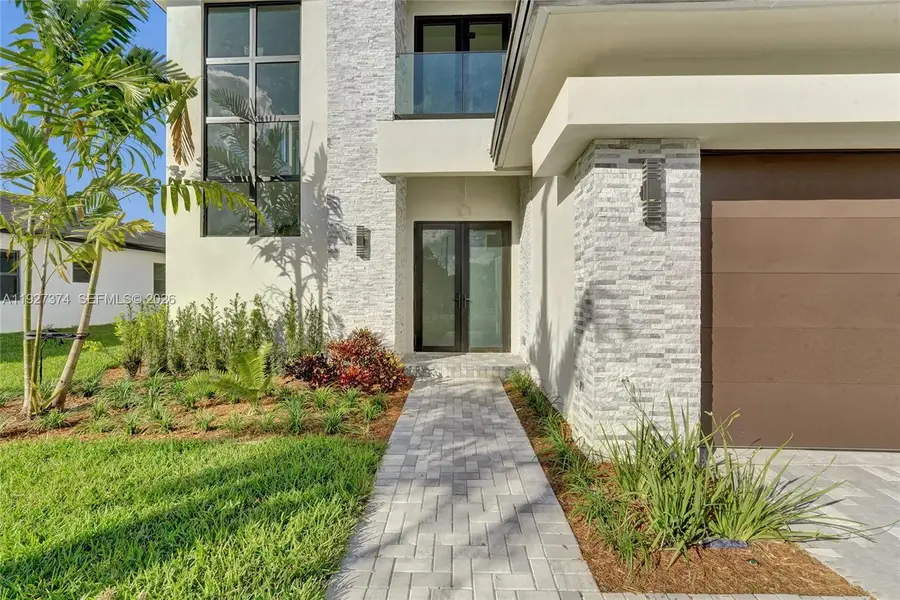 13023 Davie Oaks Dr, Davie, FL 33325 - Image #3