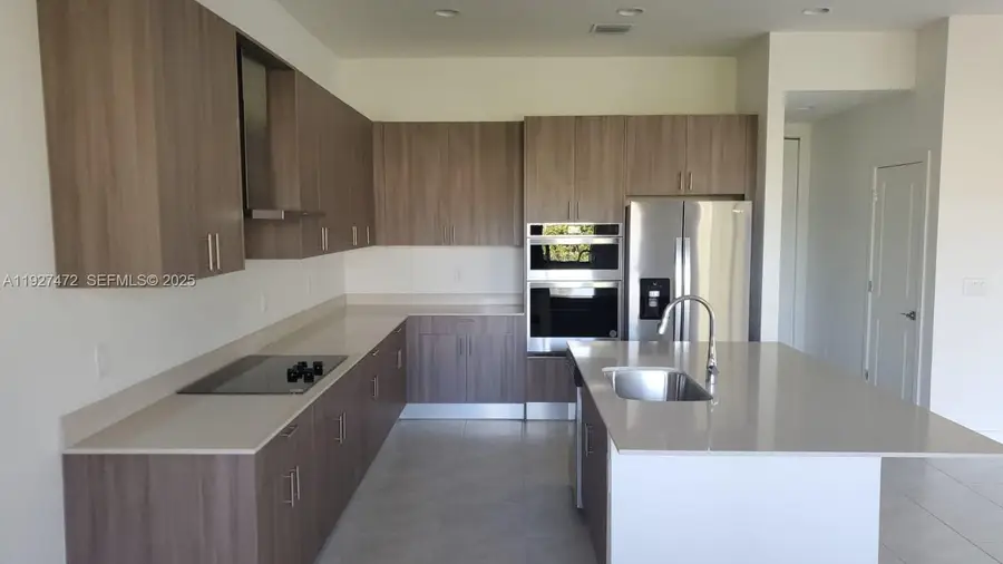 13085 Addilyn Ct, Davie, FL 33325 - Image #2