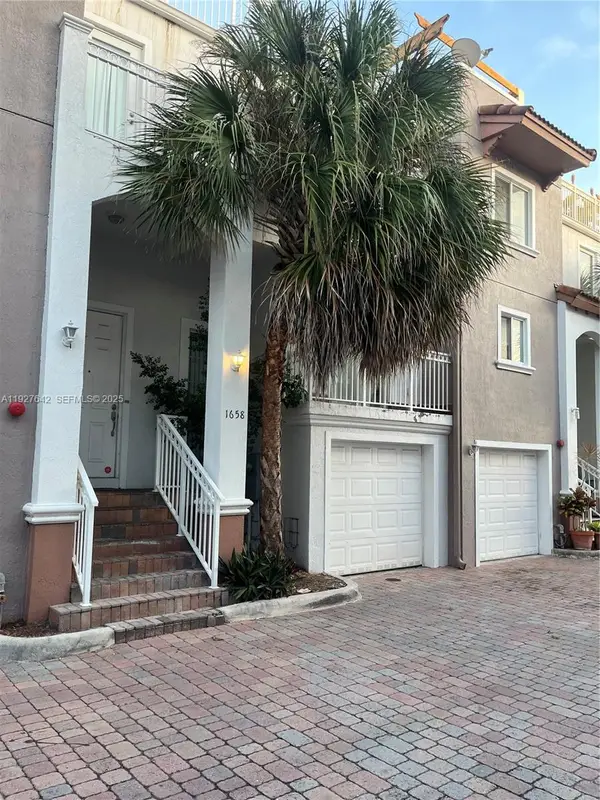 1658 Hayes St #16585, Hollywood, FL 33020