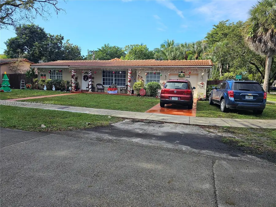 14420 Lake Childs Ct, Miami Lakes, FL 33014 - Image #3