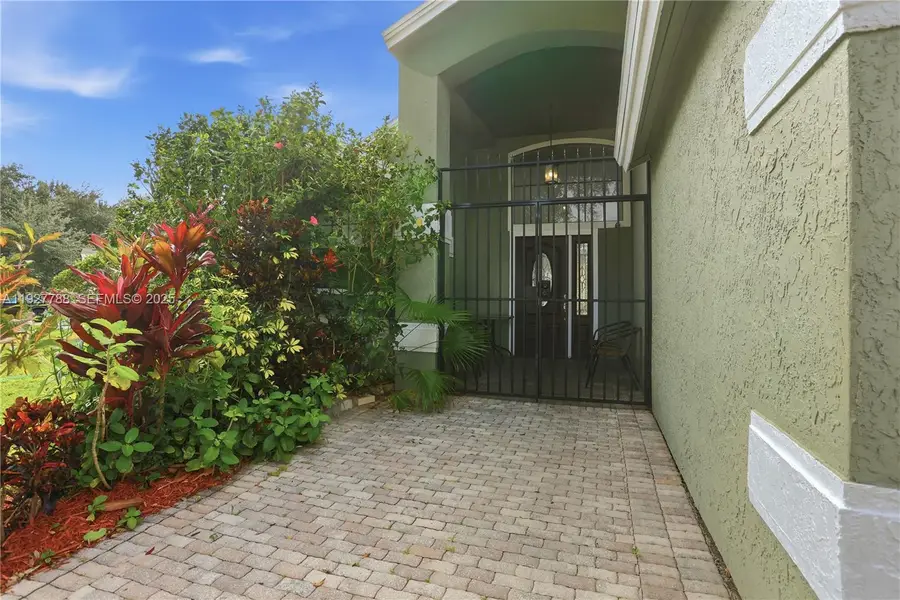1077 Summer Lakes Dr, Orlando, FL 32835 - #3