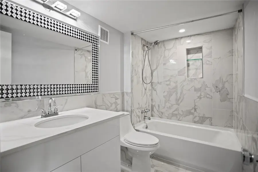 370 E Laurel Dr #3 E, Margate, FL 33063 - Image #3