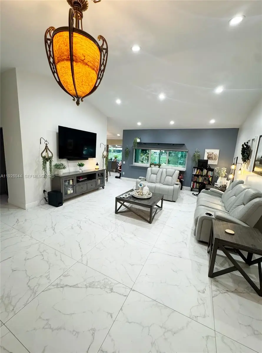 15500 Carriage Ct, Davie, FL 33331 - Image #2