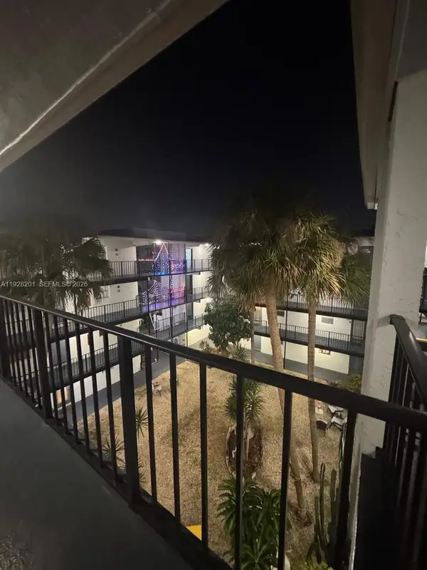 2800 Someset Dr #404, Lauderdale Lakes, FL 33311