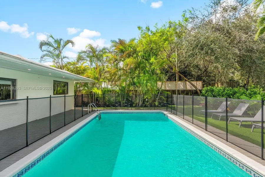 965 NE 171st St, Miami, FL 33162 - Image #2