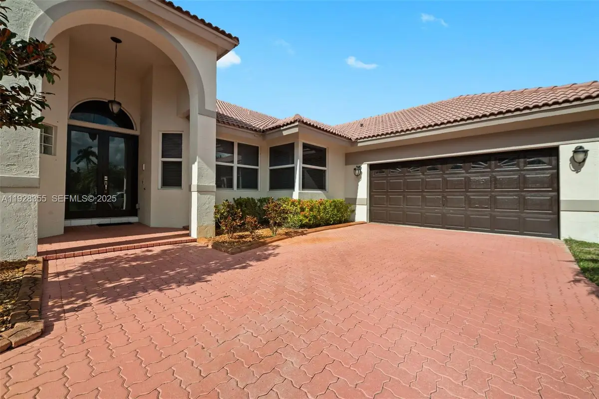 600 E Cypress Pointe Dr E, Pembroke Pines, FL 33027 - Image #1