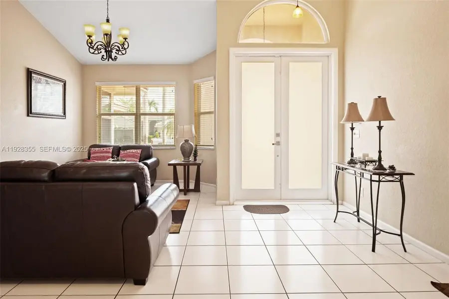 600 E Cypress Pointe Dr E, Pembroke Pines, FL 33027 - Image #3