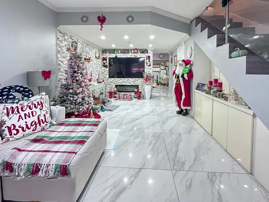 2216 W 53rd Pl #2216, Hialeah, FL 33016 - Image #2