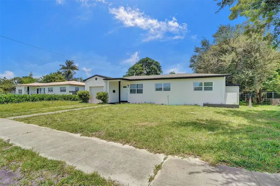 1041 NE 169th St, Miami, FL 33162 - Image #2