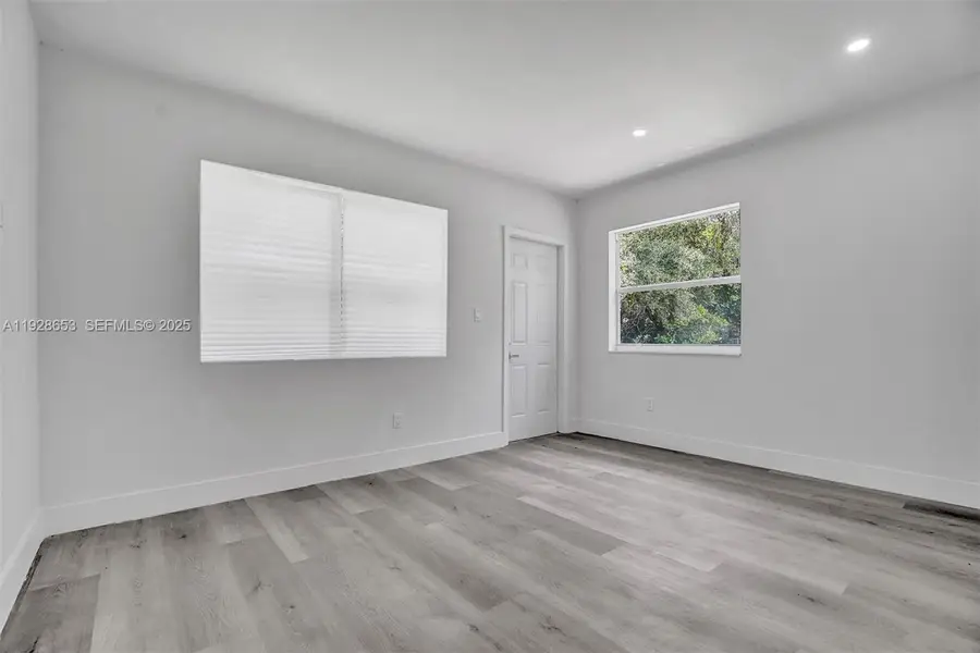 1041 NE 169th St, Miami, FL 33162 - Image #3