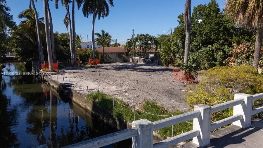 848 NW 18th Ave, Miami, FL 33125 - Image #2