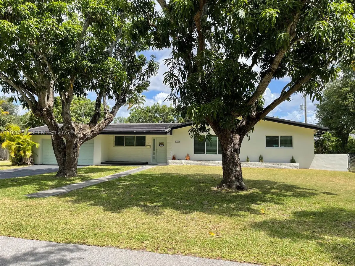 8265 SW 149th Dr, Palmetto Bay, FL 33158 - Image #1