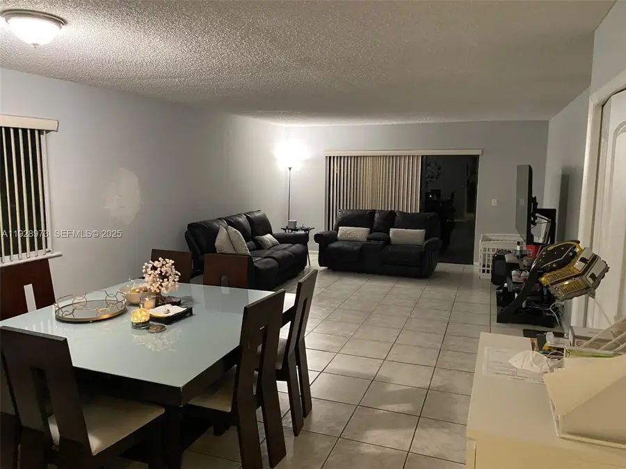 419 Lakeview Dr #201, Weston, FL 33326 - Image #2