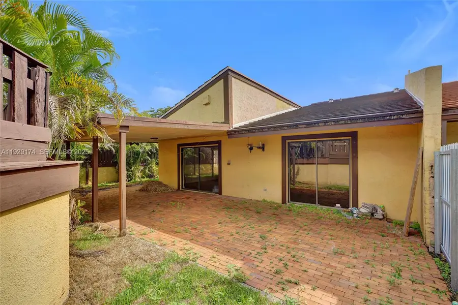 1051 NE 204th Ln, Miami, FL 33179 - Image #2