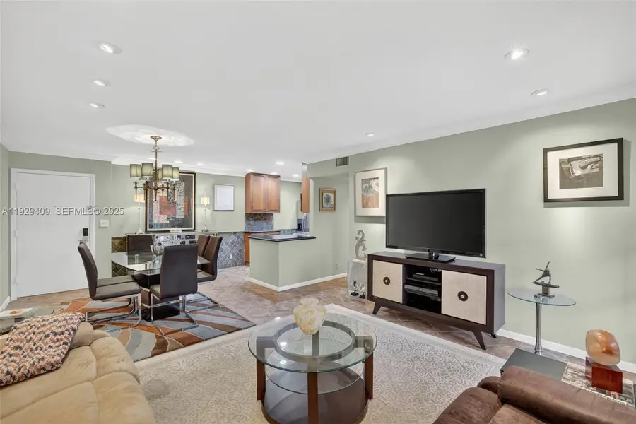 1930 NE 2nd Ave #206L, Wilton Manors, FL 33305 - Image #2