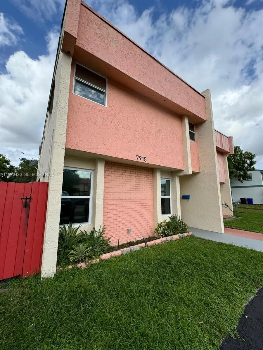 7915 SW 7th Pl, North Lauderdale, FL 33068 - Image #2