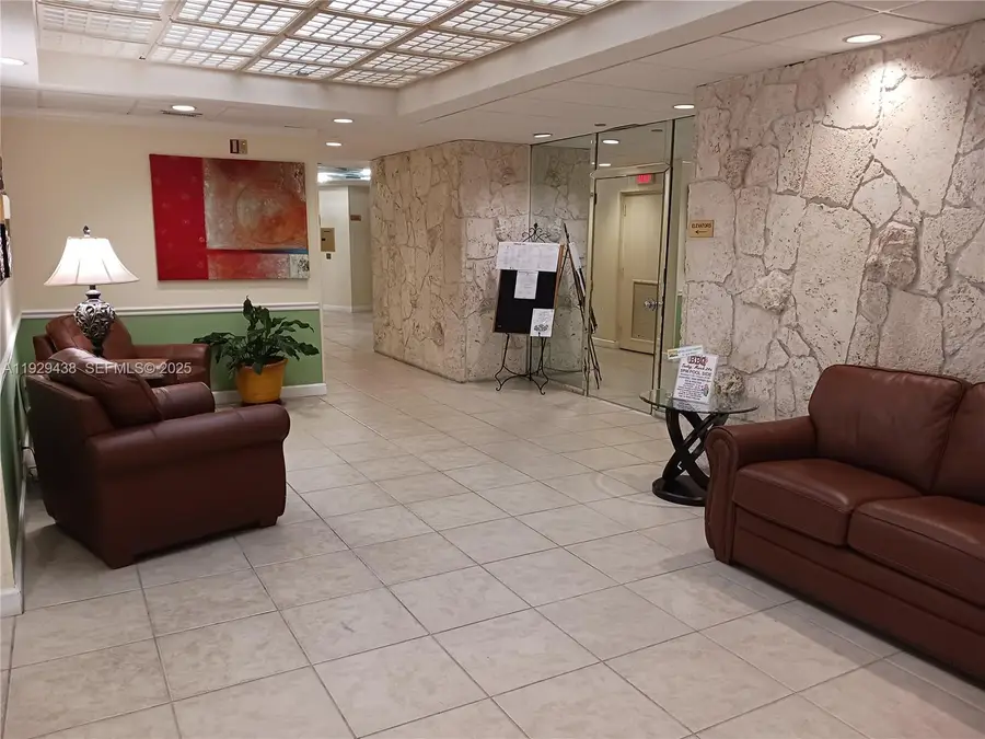 1100 St Charles Pl #719, Pembroke Pines, FL 33026 - Image #3