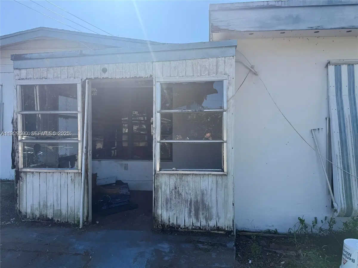 5770 SW 38th Ct, Davie, FL 33314 - Image #1