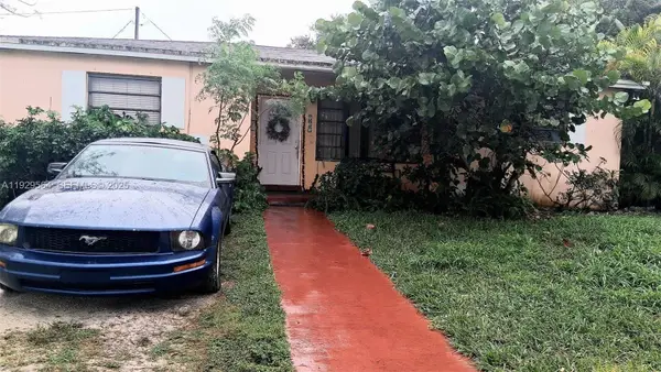 750 NE 171st St, North Miami Beach, FL 33162